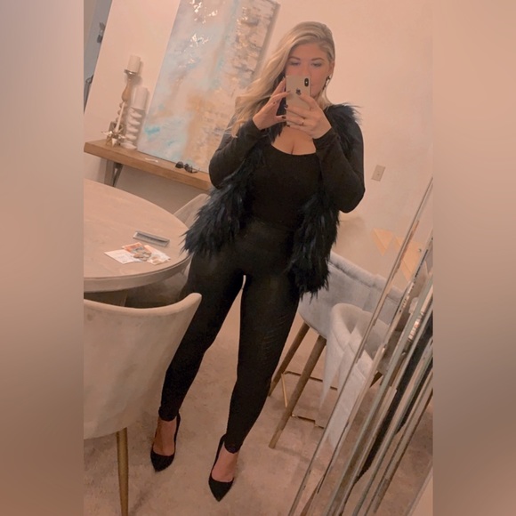 Skies Are Blue Faux Fur Vest size Small - Picture 2 of 10